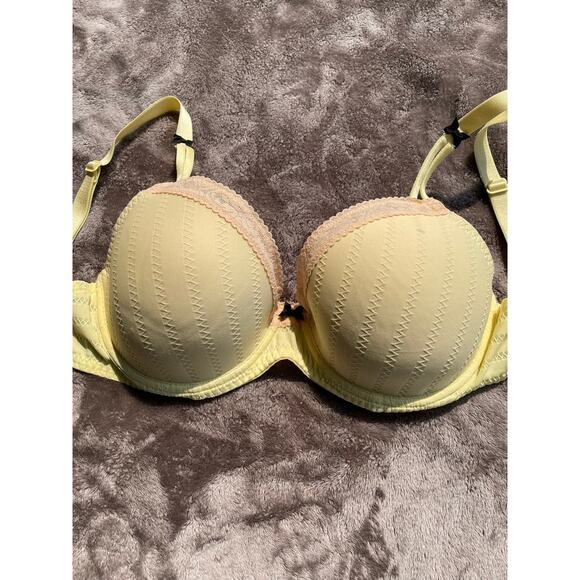 Betsey Johnson Bra 32DD (32E) Pale Yellow Underwire Lightly Padded - Picture 1 of 11
